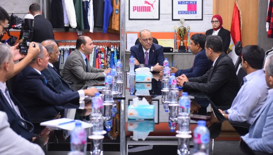 وزير العمل محمد جبران خلال الافتتاح