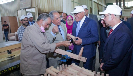 رئيس الهيئة العربية للتصنيع خلال جولته التفقديه لمصانع الهيئة