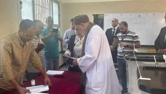 الدكتور علي جمعة يدلي بصوته