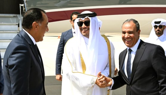 مدبولي يستقبل نظيره القطري