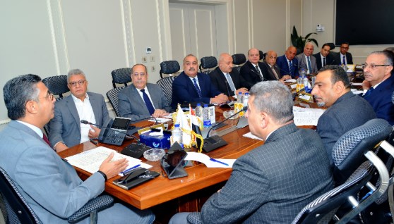 اجتماع وزير التموين