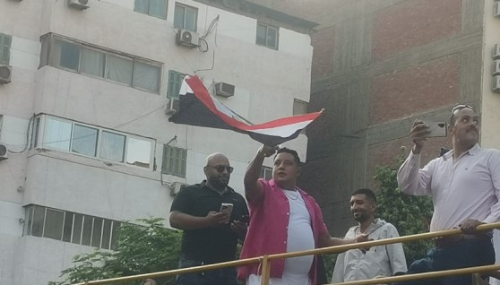 حمو بيكا وعصام صاصا في مسيرة بالدقي