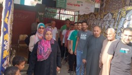 إقبال الناخبين على اللجان للإدلاء بأصواتهم 