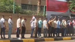 اصطفاف المواطنون أمام اللجان للتصويت 