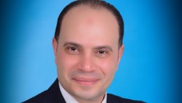 الدكتور تامر مؤمن