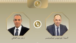 وزير الخارجية يجري اتصال هاتفي مع نظيره اليوناني