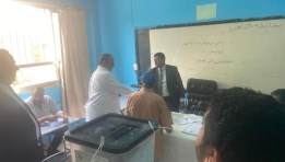 رئيس حزب إرادة جيل يدلي بصوته في انتخابات الشيوخ