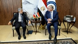 وزير البترول وسفير جمهورية تشيلي 