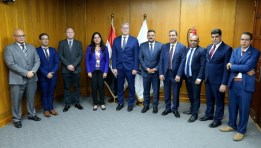 اجتماع داخل الشركة المصرية للثروات التعدينية