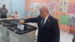رئيس هيئة النيابة الإدارية يدلي بصوته بانتخابات مجلس الشيوخ