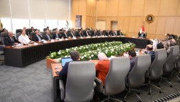 اجتماع وزير الصناعة مع مصنعي الحديد وممثلي الشركات العاملة في تصنيع السيارات