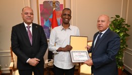 وزير العمل وكامل الوزير يكرم بطل مزلقان بني سويف