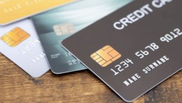 البطاقات الائتمانية