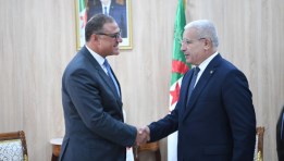 السفير الدكتور مختار وريدة مع إبراهيم بوغالي
