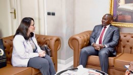 السفيرة ريهام عمار مع وزير النقل الجابوني