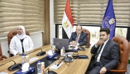 رئيس هيئة الدواء المصرية خلال الاجتماع