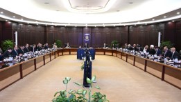  مجلس الوزراء، خلال اجتماعه