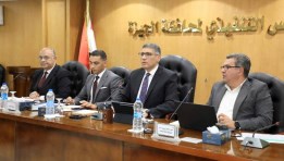 المهندس عادل النجار محافظ الجيزة خلال الاجتماع مع  رؤساء الأحياء والمراكز