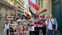 جانب من وقفة جمعية شباب مصر بفرنسا أمام السفارة المصرية بباريس