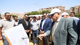 وزير الإسكان يتفقد مشروع السوق الحضارية بمدينة القاهرة الجديدة
