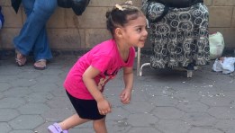 طفلة صغيرة