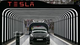 تسلا تبحث عن سائقين لاختبار تقنيات القيادة الذاتية