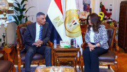 وزيرة التنمية المحلية ومحافظ أسوان 