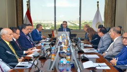 وزير التموين خلال الاجتماع