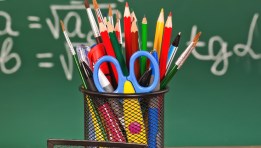 الأدوات المدرسية 