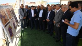  وزير الصناعة والنقل