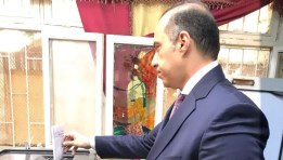 المستشار محمود فوزي يدلي بصوته في انتخابات مجلس الشيوخ