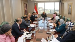 وزير الكهرباء مع مسؤولي شركات النقل والتوزيع