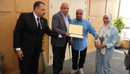 وزير الكهرباء يسلّم  العاملين المتميزين رحلات عمرة مجانية