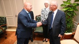 وزير الصناعة و النقل