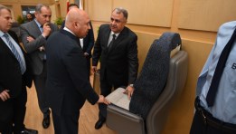 وزير الصناعة و النقل