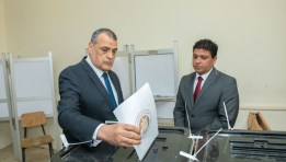 وزير الدولة للإنتاج الحربي يدلي بصوته