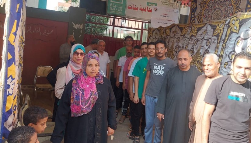 إقبال الناخبين على اللجان للإدلاء بأصواتهم 