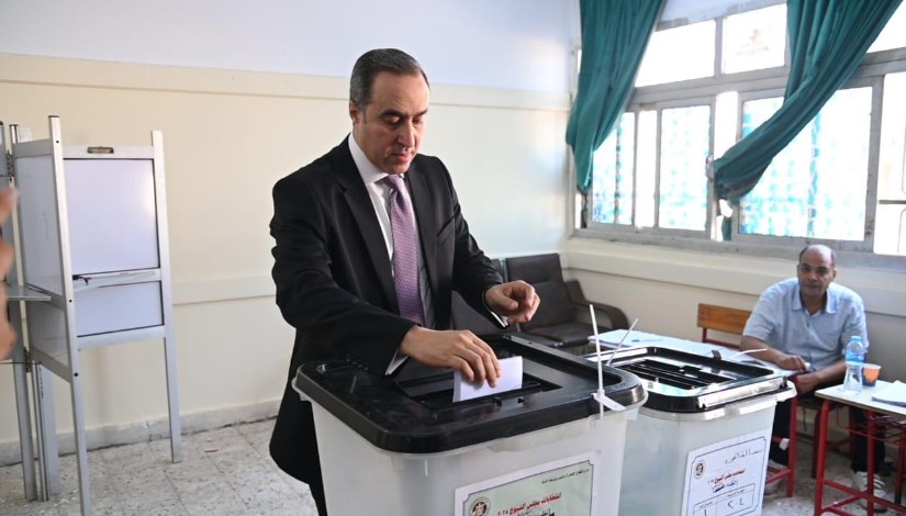 المستشار أحمد مناع يدلي بصوته في الانتخابات