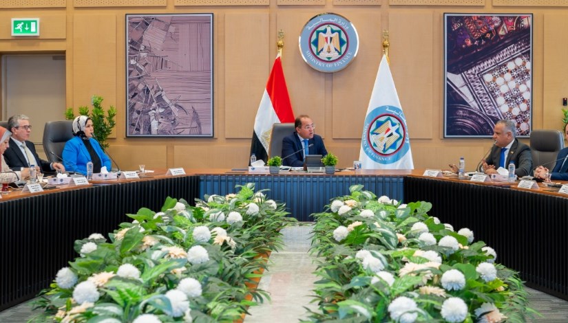 لقاء وزير المالية 