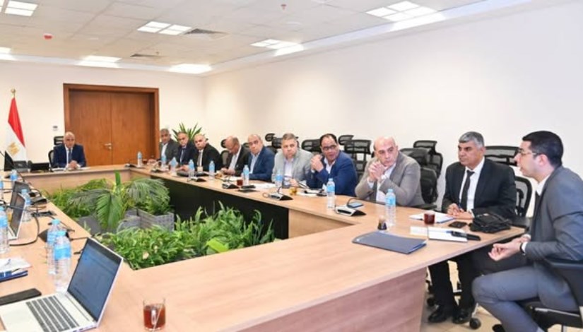 جانب من اجتماع وزير الري جانب من اجتماع وزير الري