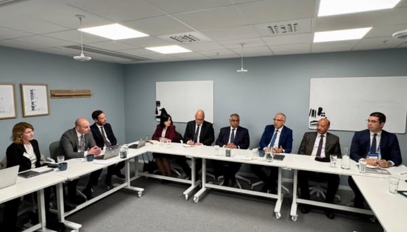 جانب من الاجتماع جانب من الاجتماع