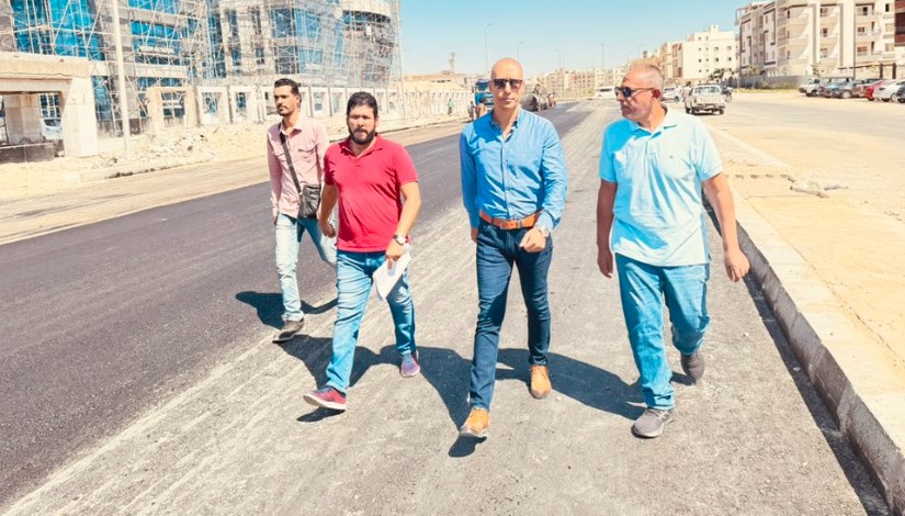 رئيس جهاز القاهرة الجديدة يتفقد أعمال تطوير الطرق بحي اللوتس رئيس جهاز القاهرة الجديدة يتفقد أعمال تطوير الطرق بحي اللوتس