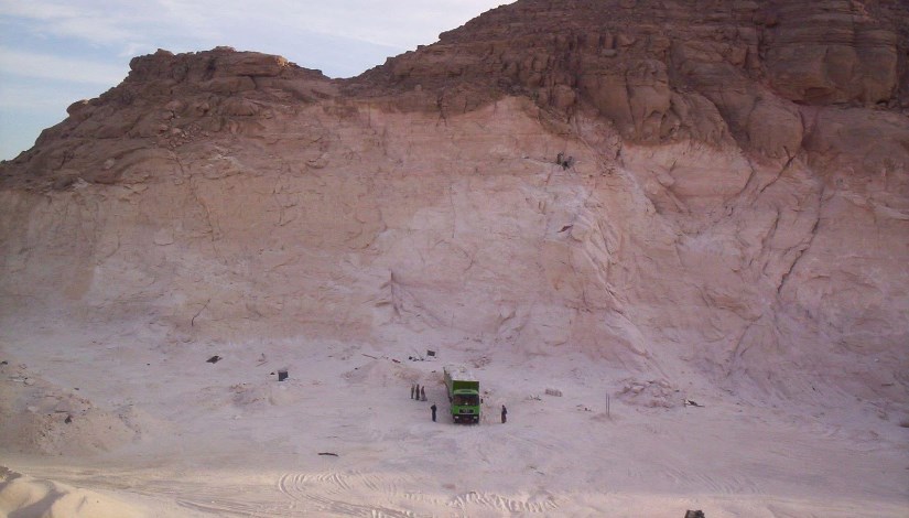 صورة توضح الرمال البيضاء على الطبيعية صورة توضح الرمال البيضاء على الطبيعية
