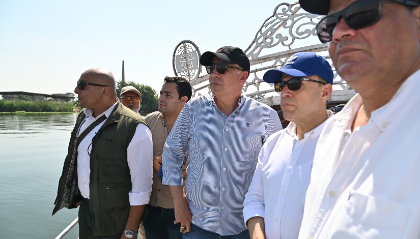 وزير الموارد المائية أثناء الجولة