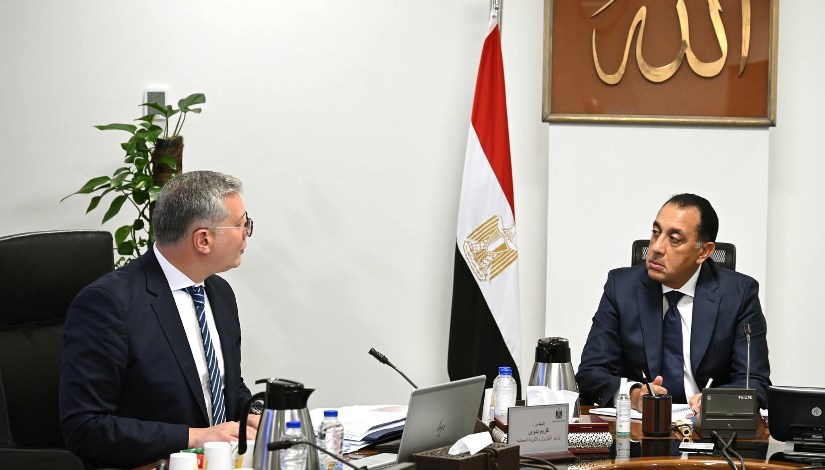وزير البترول مع رئيس الوزراء وزير البترول مع رئيس الوزراء