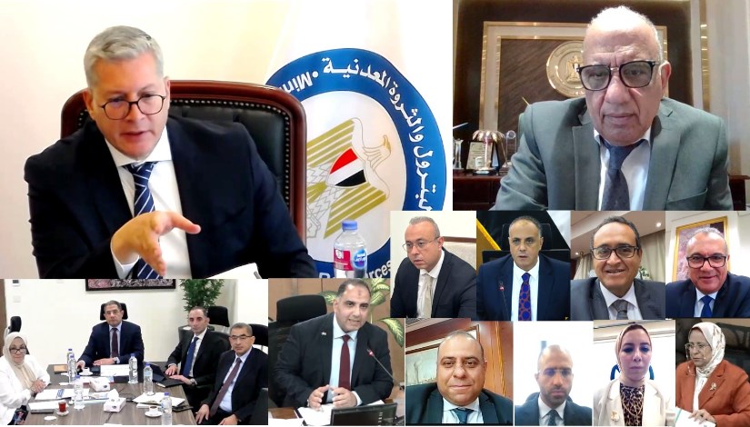 وزيرا البترول والكهرباء خلال الجمعية العامة لشركة البتروكيماويات المصرية وزيرا البترول والكهرباء خلال الجمعية العامة لشركة البتروكيماويات المصرية