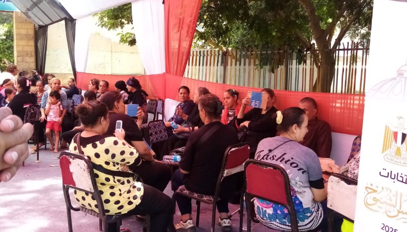 سيدات إمبابة يتصدرن المشهد في أول أيام انتخابات مجلس الشيوخ