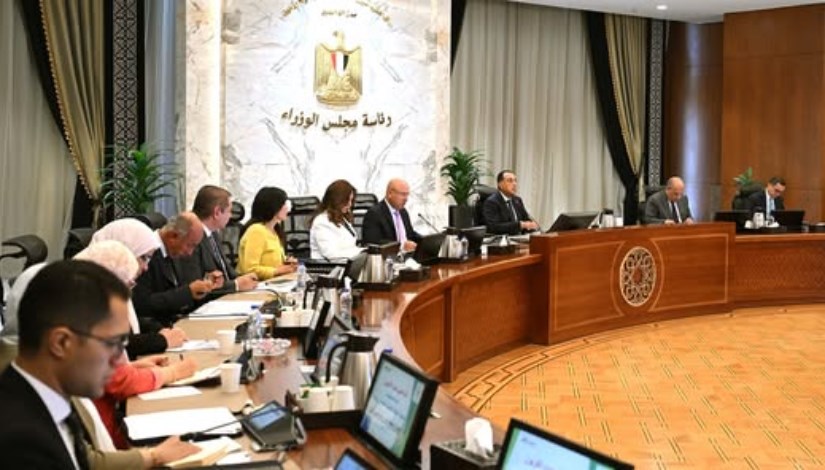 رئيس الوزراء خلال الاجتماع رئيس الوزراء خلال الاجتماع