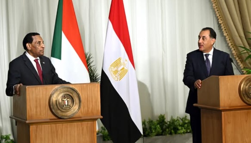 رئيس الوزراء المصري ونظيره السوداني رئيس الوزراء المصري ونظيره السوداني