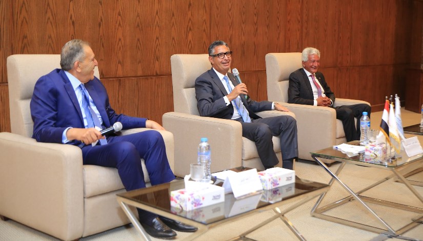 الدكتور شريف فاروق خلال اجتماعه بمقر الاتحاد العام للغرف التجارية